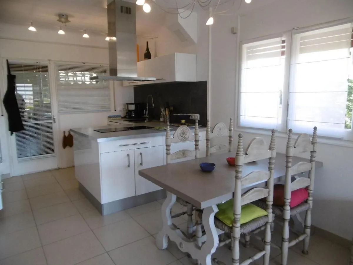 Puig D'Esquer - Apartamento En Planta Baja Y Tres Dormitorios En Llanca - Es-228-49