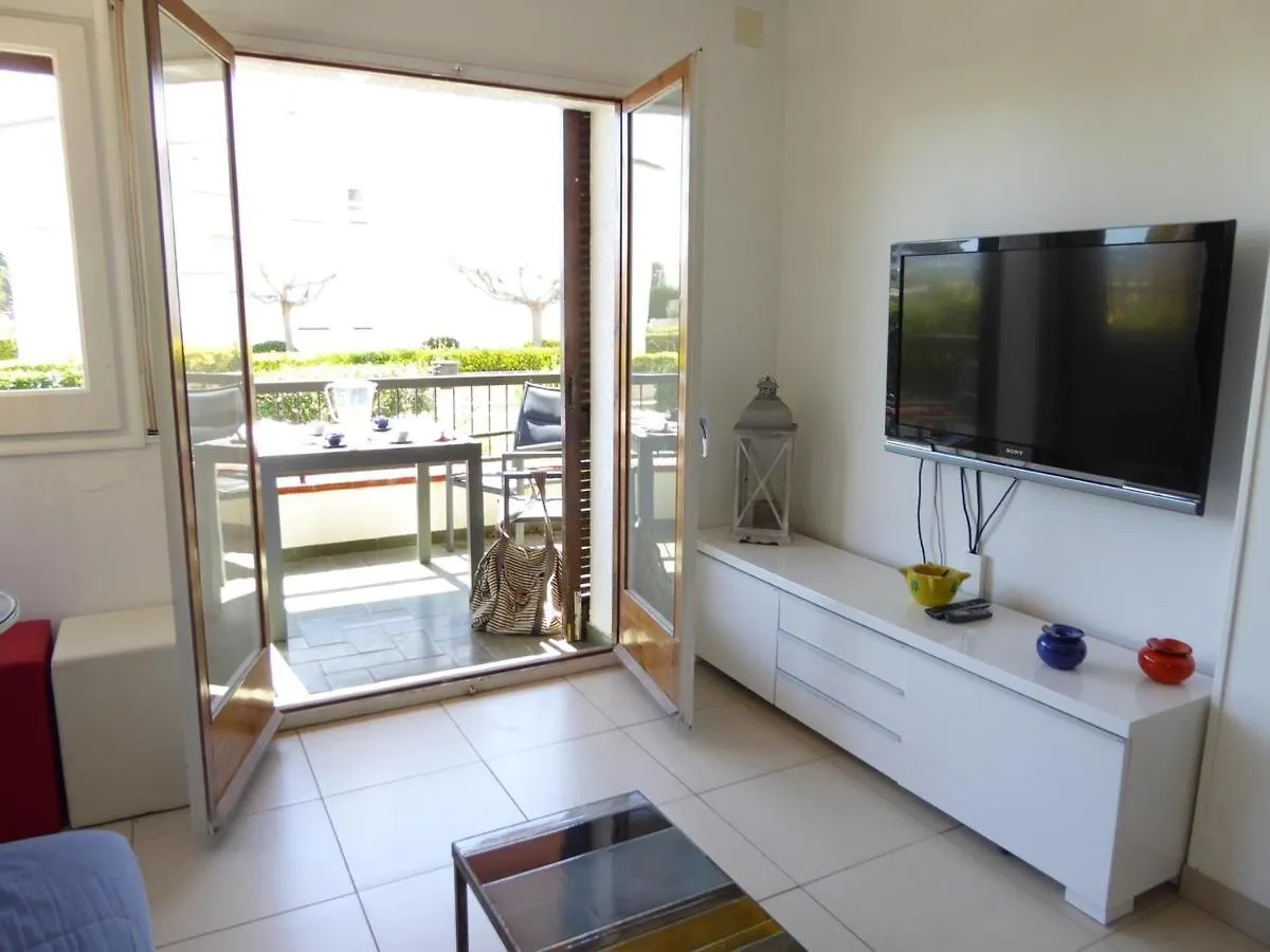 Apartment Puig D'Esquer - Apartamento En Planta Baja Y Tres Dormitorios En Llanca - Es-228-49