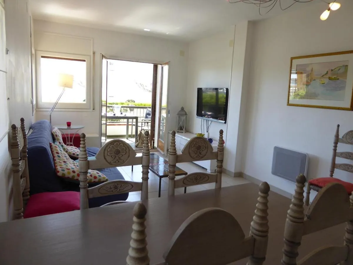 Apartment Puig D'Esquer - Apartamento En Planta Baja Y Tres Dormitorios En Llanca - Es-228-49 Spain