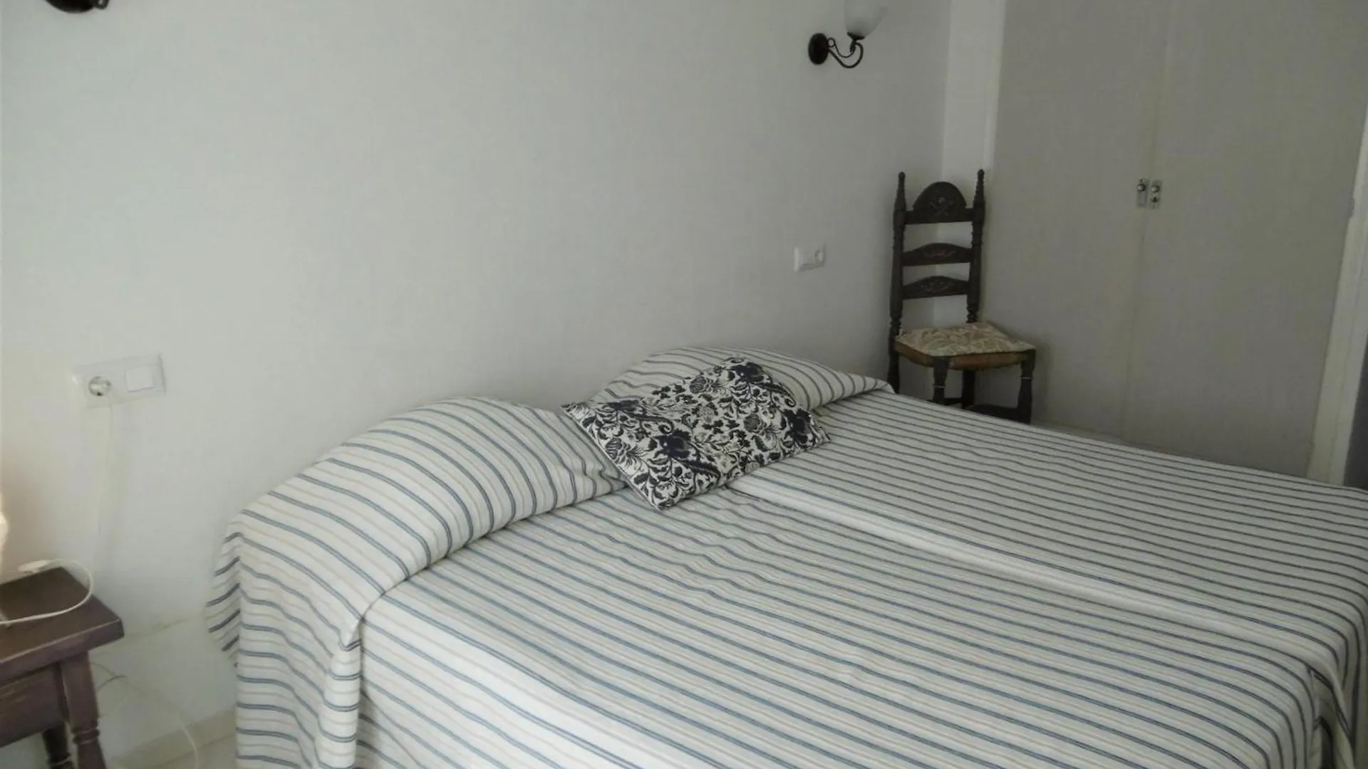 Puig D'Esquer - Apartamento En Planta Baja Y Tres Dormitorios En Llanca - Es-228-49