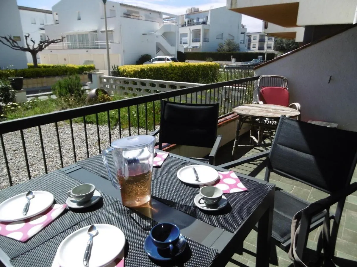 Puig D'Esquer - Apartamento En Planta Baja Y Tres Dormitorios En Llanca - Es-228-49 Spain