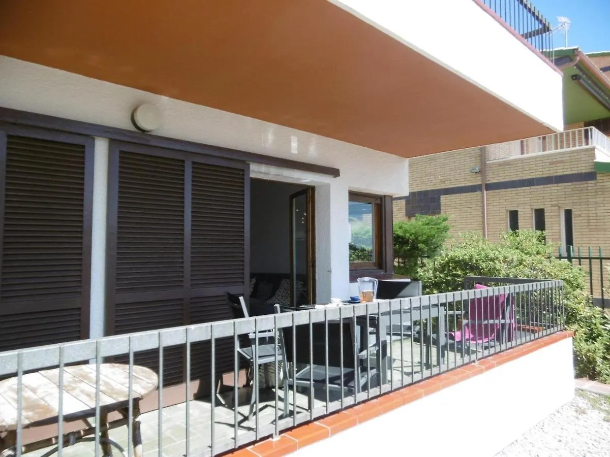 Puig D'Esquer - Apartamento En Planta Baja Y Tres Dormitorios En Llanca - Es-228-49