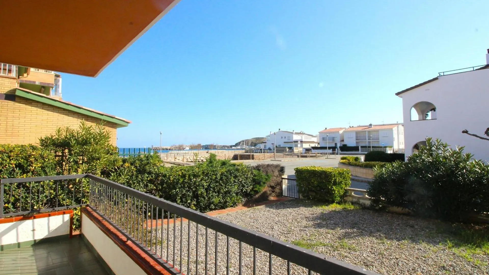Apartment Puig D'Esquer - Apartamento En Planta Baja Y Tres Dormitorios En Llanca - Es-228-49