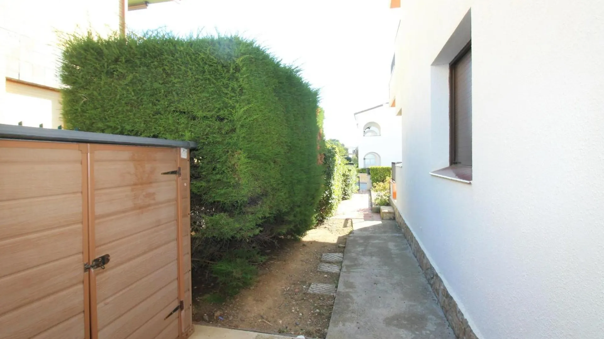 Puig D'Esquer - Apartamento En Planta Baja Y Tres Dormitorios En Llanca - Es-228-49 Apartment