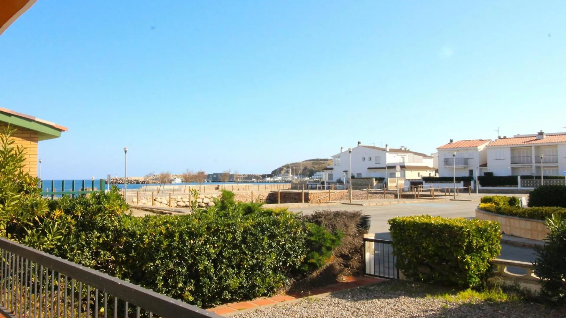 Puig D'Esquer - Apartamento En Planta Baja Y Tres Dormitorios En Llanca - Es-228-49 Apartment