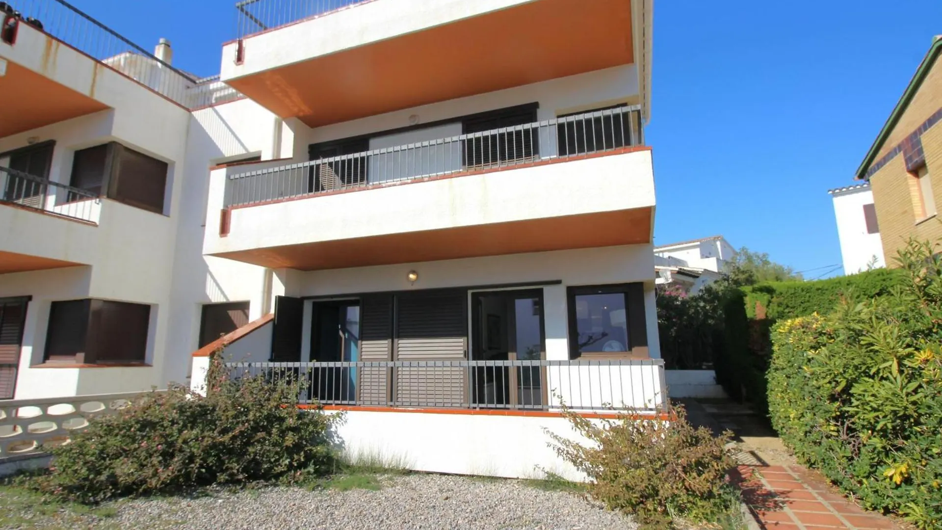 Apartment Puig D'Esquer - Apartamento En Planta Baja Y Tres Dormitorios En Llanca - Es-228-49 Spain