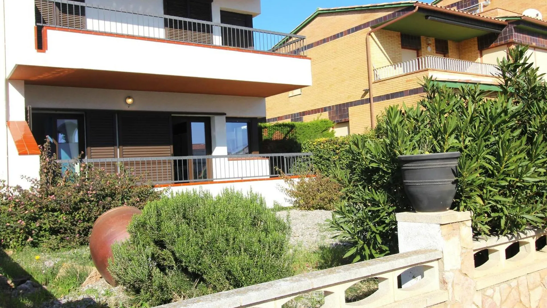 Puig D'Esquer - Apartamento En Planta Baja Y Tres Dormitorios En Llanca - Es-228-49 Apartment